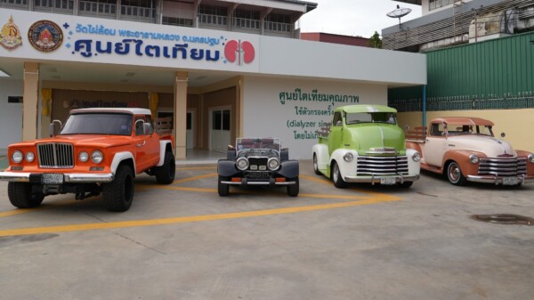 วัดไผ่ล้อมเปิดพื้นที่เคลียร์ปม รถโบราณ-ลังปริศนา ยืนยันยังอยู่ครบ ไม่ได้หาย