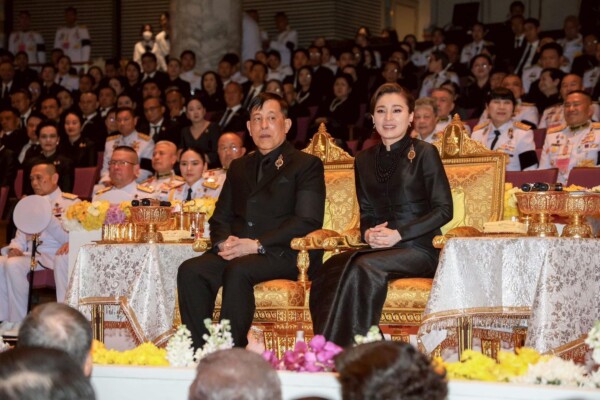 ในหลวง-พระราชินี ทอดพระเนตร การแสดงโขนมูลนิธิส่งเสริมศิลปาชีพฯ รอบปฐมทัศน์ ตอน “สัตยาพาลี” สืบสานพระราชปณิธาน “พระพันปีหลวง”