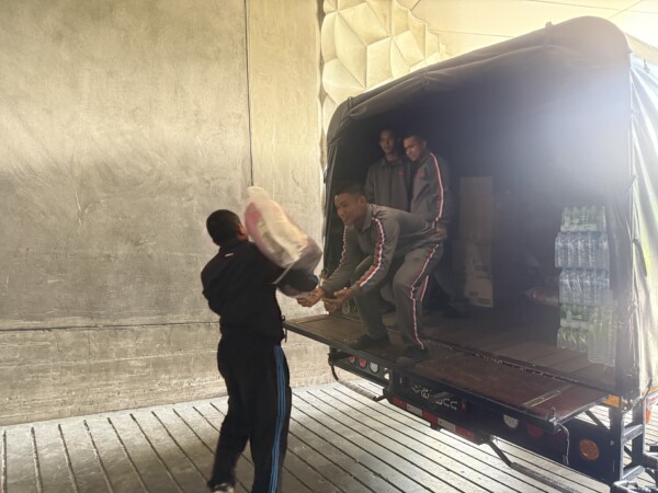 ศูนย์การค้าฟิวเจอร์พาร์ค–สเปลล์ จับมือเครือพูลผล ระดมสิ่งของช่วยผู้ประสบอุทกภัยภาคใต้