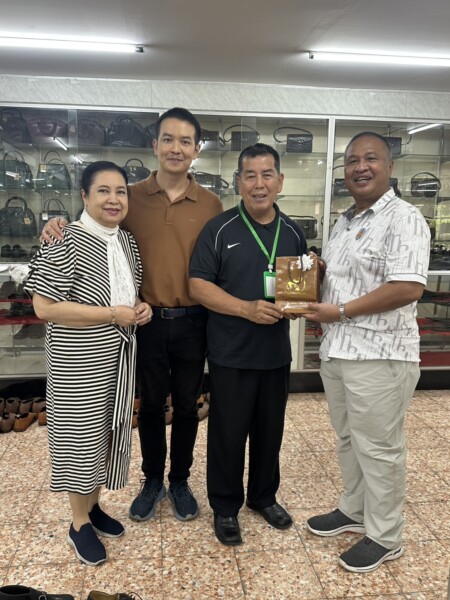 อดีตแม่ทัพภาค4เข้าเยี่ยมชมฟาร์มจรเข้และสวนสัตว์สมุทรปราการ