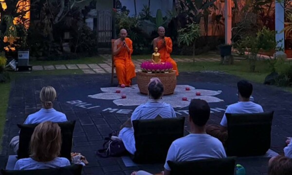 สมาธิกลางเกาะบาหลี ดึงชาวต่างชาติร่วมค้นหาความสงบในโลกวุ่นวาย