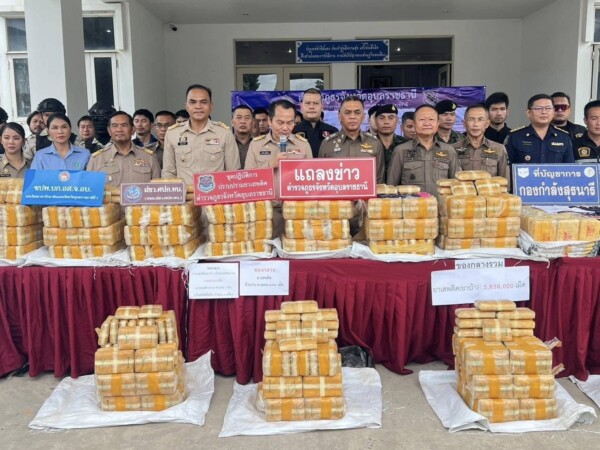 ผวจ.อุบลฯ แถลงผลงานโบว์แดง! สนธิกำลังบล็อกเส้นทางชายแดน สกัดจับยาบ้า กว่า 5.6 ล้านเม็ด