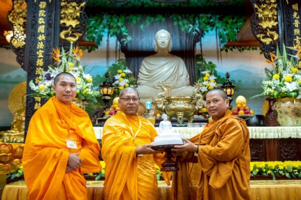 ชาวพุทธนานาชาติกว่า 1,000 คน ร่วมวิสาขบูชาโลก ที่ออสเตรเลีย