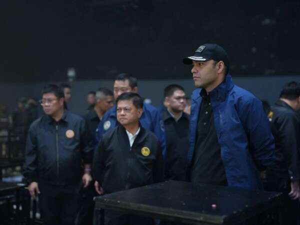 มท.3 -อปค. ลุยเอง!! นำทีมชุดปฏิบัติการพิเศษกรมการปกครอง บุกจับผับดังกลางเมืองนครปฐม ““Check-in The airport” พบยาเสพติดเกลื่อน – นักเที่ยวฉี่ม่วงอื้อ
