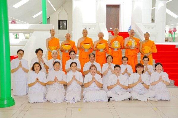 ปทุมธานี วัดพระธรรมกายจัดบรรพชาอุปสมบทธรรมทายาทนานาชาติ 29 รูป จาก 4 ประเทศ