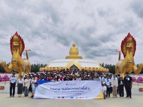 ปทุมธานี เยาวชนจิตอาสา 200 คน จาก 27 สถาบัน ร่วมปลูกต้นไม้ถวายเป็นพระราชกุศล ณ อนุสรณ์สถานพระมงคลเทพมุนี