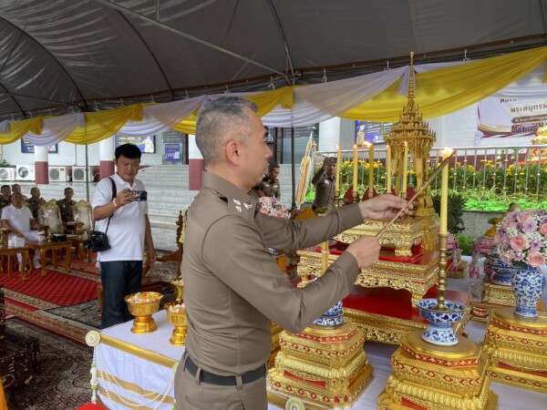 สมุทรปราการ พระราชวชิรคณาทร เจ้าอาวาสวัดบางพลีใหญ่กลางเป็นประธานพิธีเบิกเนตรพระสมุทรพิทักษ์มงคลพระพุทธรูปปางห้ามญาติ นำประดิษฐาน ณ สถานีตำรวจภูธรเมืองสมุทรปราการ