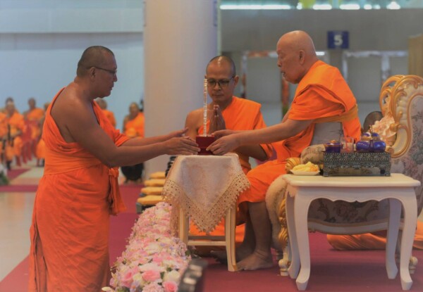 ปทุมธานี วัดพระธรรมกายจัด 5 บุญใหญ่วันสมาธิโลก หนุนการศึกษา–ถวายไทยธรรมกว่า 2,000 วัด