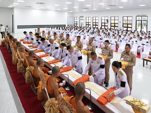 ปทุมธานี พสกนิกรคลองหลวงพร้อมใจทำบุญตักบาตร ถวายพระราชกุศล 12 สิงหา