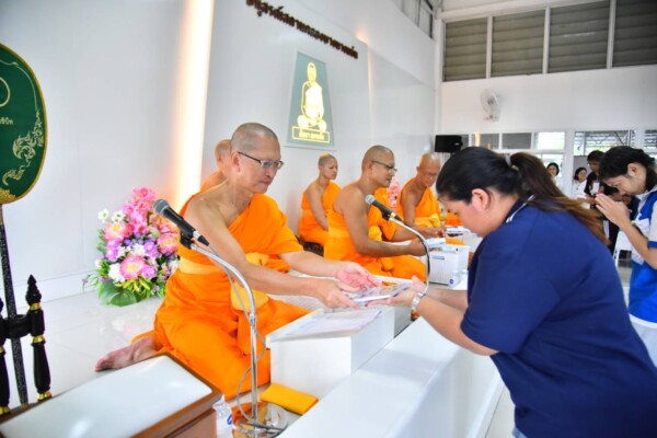ปทุมธานี วัดพระธรรมกายขับเคลื่อนโครงการร่มไม้แห่งธรรม 180 เยาวชนจิตอาสาจาก 17 สถาบัน ร่วมปลูกต้นไม้เฉลิมพระเกียรติ 12 สิงหา