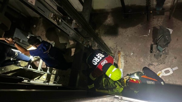 ระทึก‼ ช่วยระทึกหนุ่มตกช่องลิฟต์ ทีม Rope Rescue ส.ดพ.บางโพ โรยตัวช่วยชีวิตปลอดภัย