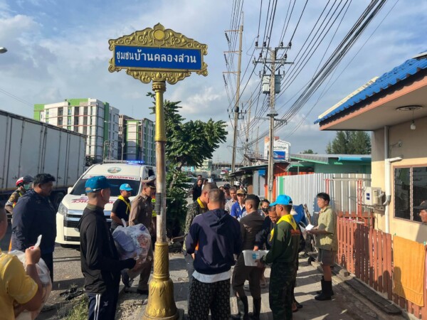 สมุทรปราการ “เจ้าคุณแจ้” นำคณะศิษยานุศิษย์ ร่วมตำรวจ-ทหาร ลงพื้นที่ช่วยเหลือชาวบ้านประสบภัยน้ำท่วม