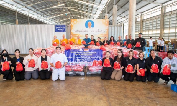 ปทุมธานี ชวนร่วมบุญส่งต่อความช่วยเหลือ วัดพระธรรมกายเพิ่มถุงยังชีพ 1,000 ชุด
