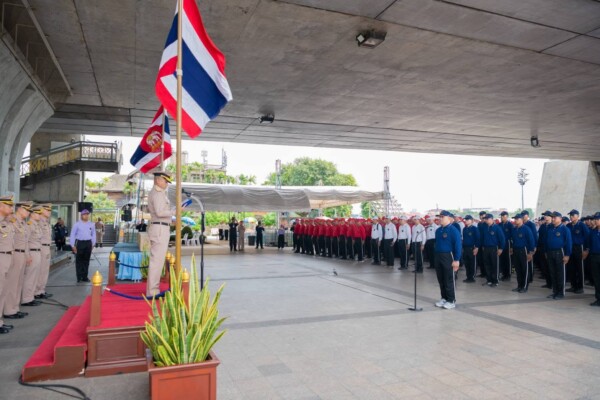 ผู้บัญชาการทหารเรือ ตรวจเยี่ยมกำลังพลฝีพายประจำเรือพระราชพิธี ในการจัดขบวนพยุหยาตราทางชลมารค